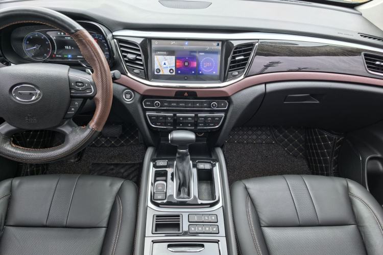 Used GAC Trumpchi GS8 2019 390T Two-Wheel Drive Luxury Smart Connectivity Version (7 Seats) Audio And AC Panel