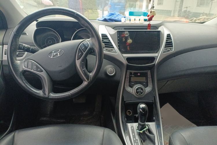 Used Hyundai Elantra (5th Generation / Langdong) 2015 1.6L Automatic Leading Model Center Console