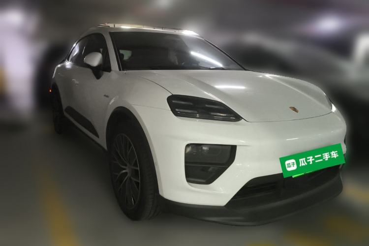 Used Porsche Macan 2024 Macan Long Range Edition Front Right 45 Deg