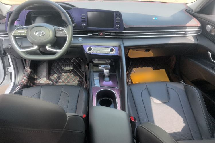 Used Hyundai Elantra 2022 1.5L CVT GLX Elite Edition Center Console