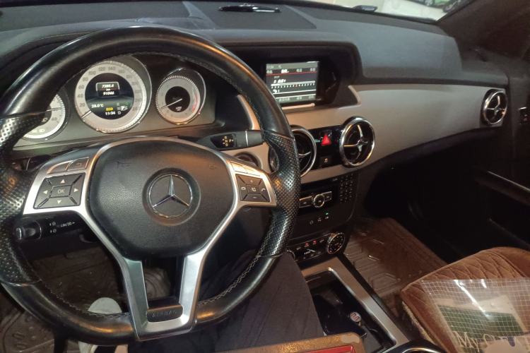 Used Mercedes-Benz GLK-Class 2014 GLK 200 Standard Model Center Console