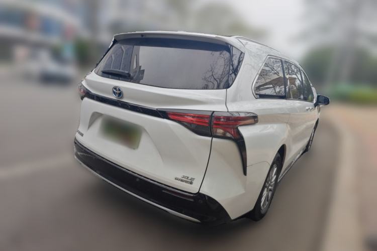 Used Toyota Sienna 2021 2.5L Hybrid Luxury Edition
