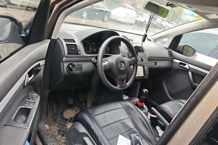 Used Volkswagen Touran 2015 1.4T Manual Fashion Edition 5-Seater Driver Seat