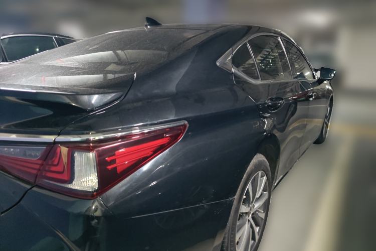 Used Lexus ES 2018 300h Premier Edition China VI Standard
