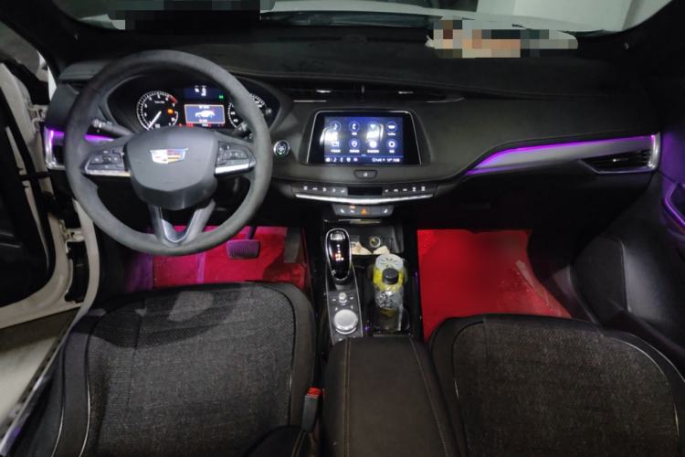 Used Cadillac XT4 2021 28T Two-Wheel Drive Leading Version Center Console