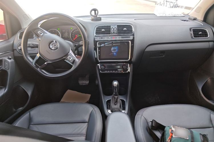 Used Volkswagen Polo 2018 1.5L Automatic Luxury Edition Center Console