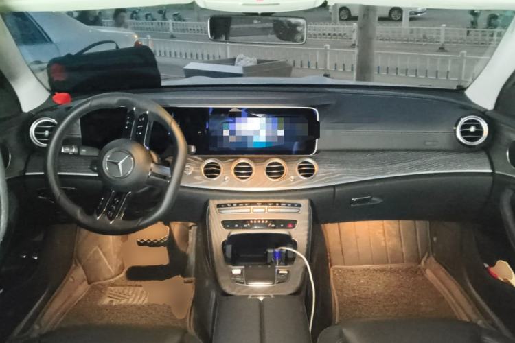 Used Mercedes-Benz E-Class New Energy 2022 Restyled E 350 e L Plug-in Hybrid Sports Sedan Center Console