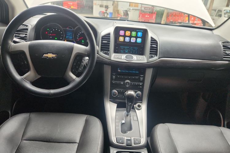 Used Chevrolet Captiva 2017 2.4L 4x4 Flagship Edition 7-Seater
