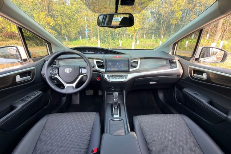 Used Honda Jade 2017 1.8L automatic Comfort version 5 seats Interior 3