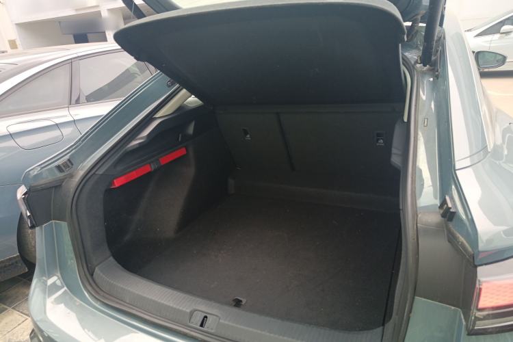 Used Volkswagen ID.7 VIZZION 2024 AIR model Trunk