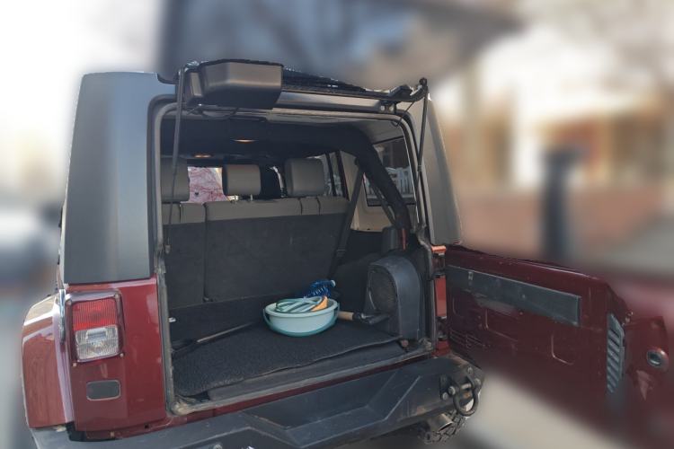 Used Jeep Wrangler 2010 3.8L Sahara Four-Door Edition
