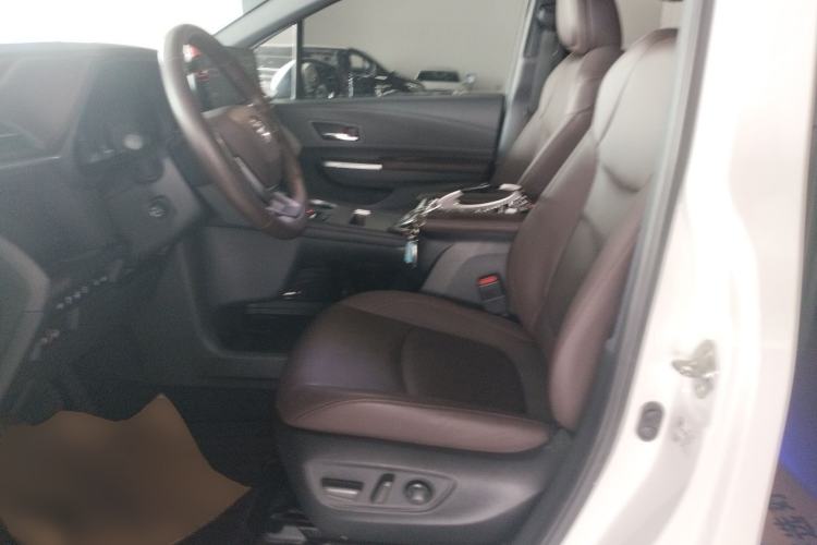 Used Toyota Granvia 2023 2.5L Hybrid Flagship VIP Edition Left Front Seat