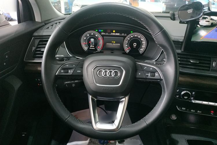 Used Audi Q5L 2022 40T Fashionable and Elegant Model Steering Wheel