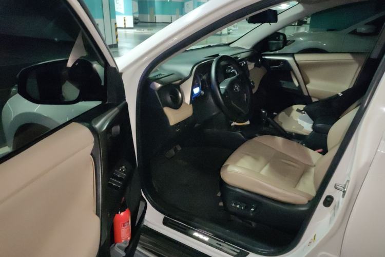 Used Toyota RAV4 2013 2.5L Automatic 4x4 Elite Edition Driver Seat