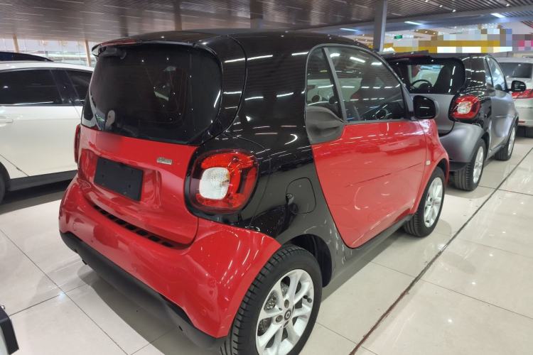 Used smart fortwo 2015 1.0L 52 kW hardtop Dynamic version
