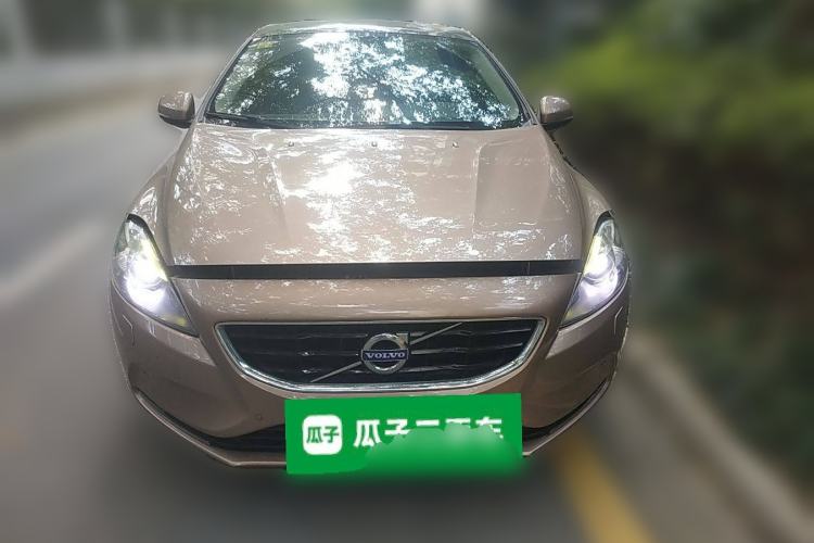 Used Volvo V40 2013 2.0T Zhiya Edition
