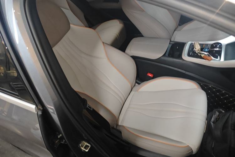 Used BYD Song Pro New Energy 2024 HONOR Edition DM-i 71KM Navigation Model
