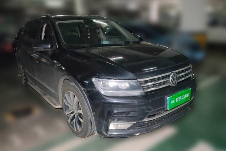 Used Volkswagen Tiguan L 2021 330TSI Automatic Two-Wheel Drive R-Line Enhanced Edition Front Right 45 Deg
