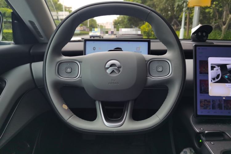 Used Nio ET5 2022 75 kWh Steering Wheel