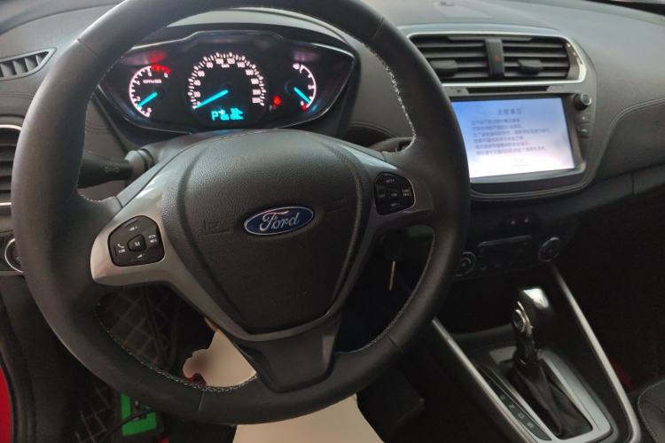 Used Ford Escort 2015 1.5L Automatic Fashion Model Center Console