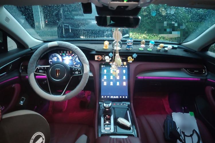 Used Hongqi H5 2024 2.0T Automatic Smart Connect Flagship Edition Center Console