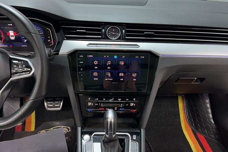 Used Volkswagen Magotan 2023 2 Million Units Commemorative Edition 330TSI DSG Luxury Version
