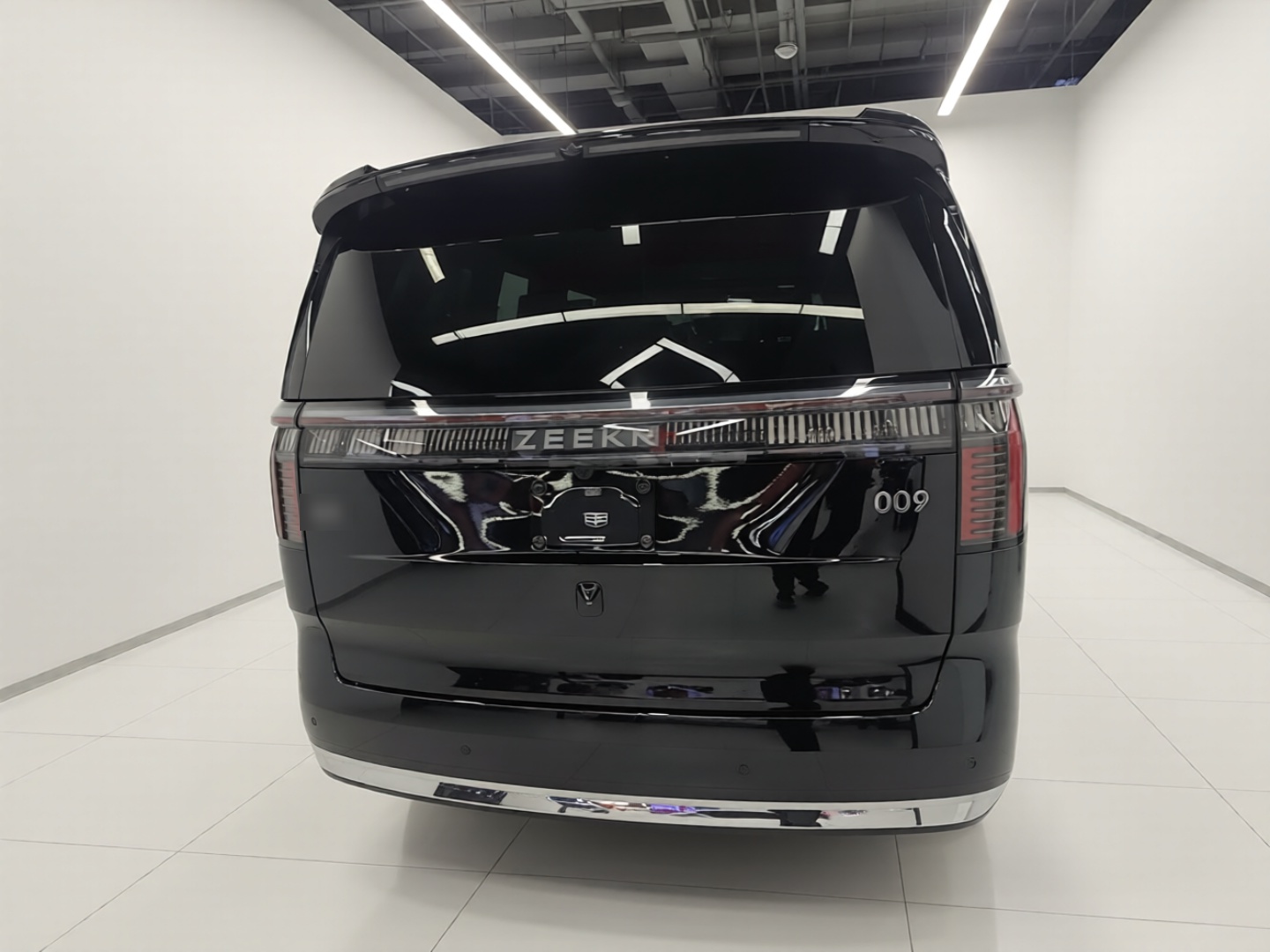 Zeekr 009 2024 Six-Seat Executive Version 4WD 108 kWh — снимка 5