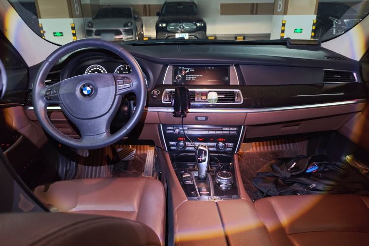 Used BMW 5 Series GT 2015 528i Leading Model Center Console