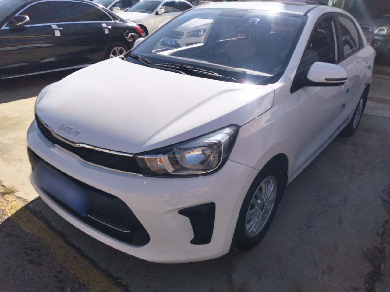 Под передней частью автомобиля