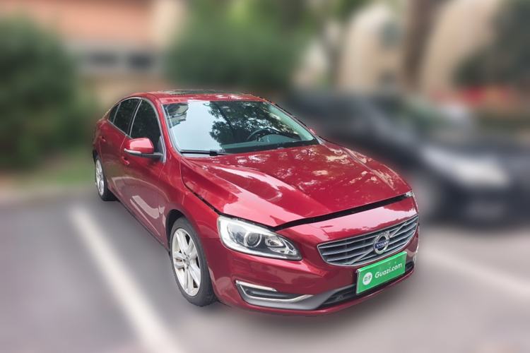 Used Volvo S60 2015 S60L 2.0T Zhiyuan Edition Front Right 45 Deg