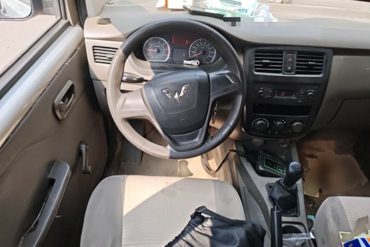 Used Wuling Rongguang V 2015 1.5L Practical Version