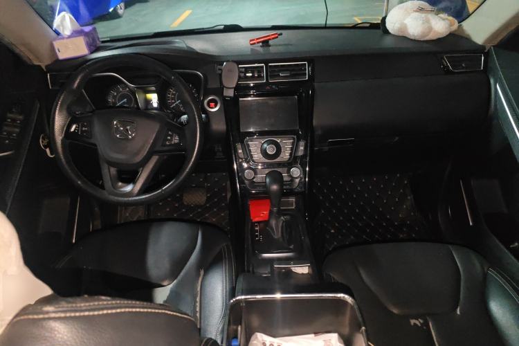 Used JMC Yusheng S330 2016 1.5L GTDi Automatic Two-Wheel Drive Fashion Edition Center Console