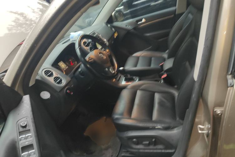 Used Volkswagen Tiguan 2013 1.8 TSI Automatic All-Wheel Drive Luxury Model Left Front Seat