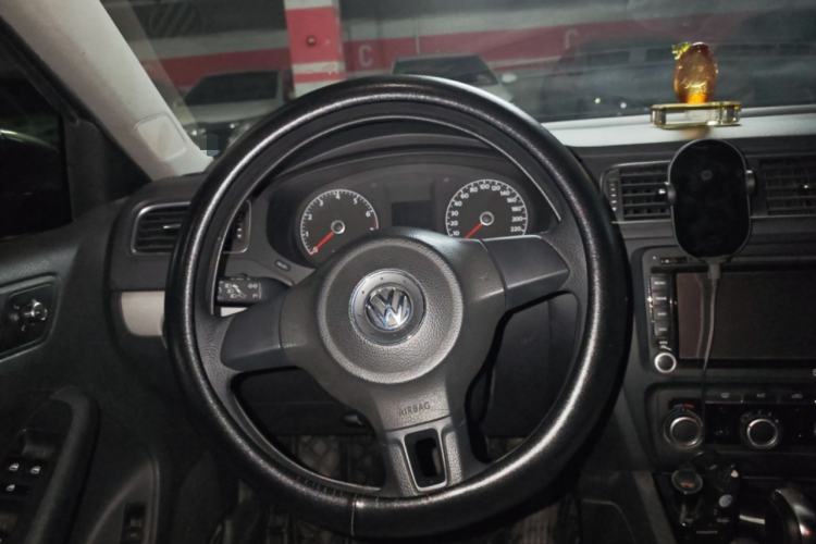 Used Volkswagen Sagitar 2012 1.6L Automatic Comfort Edition Steering Wheel
