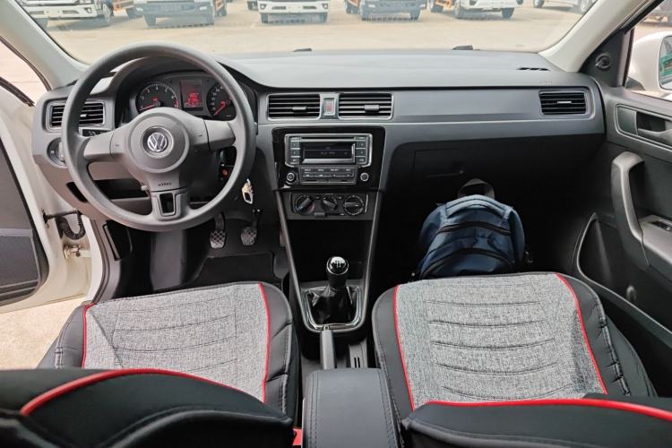 Used Volkswagen Santana 2015 1.6L Manual Fashion Edition Center Console