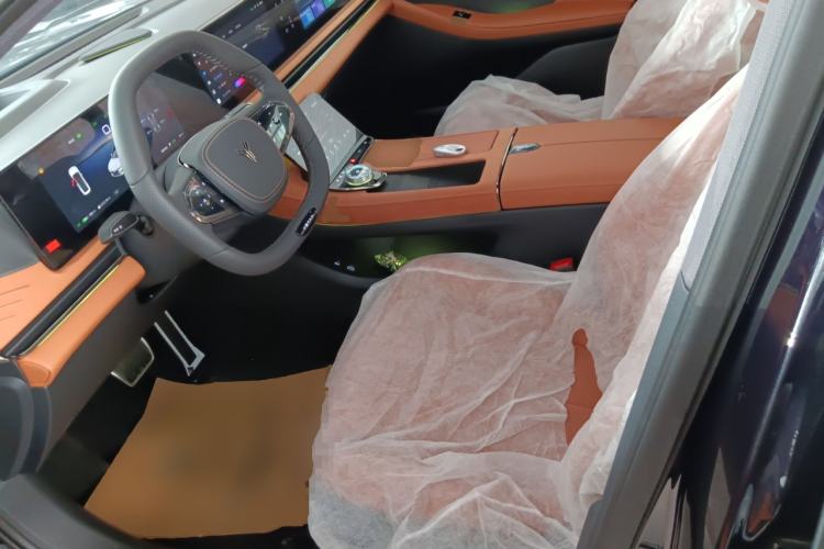 Used VOYAH PASSION 2024 PHEV Four-Wheel Drive Ultra-Long Range Executive Edition
