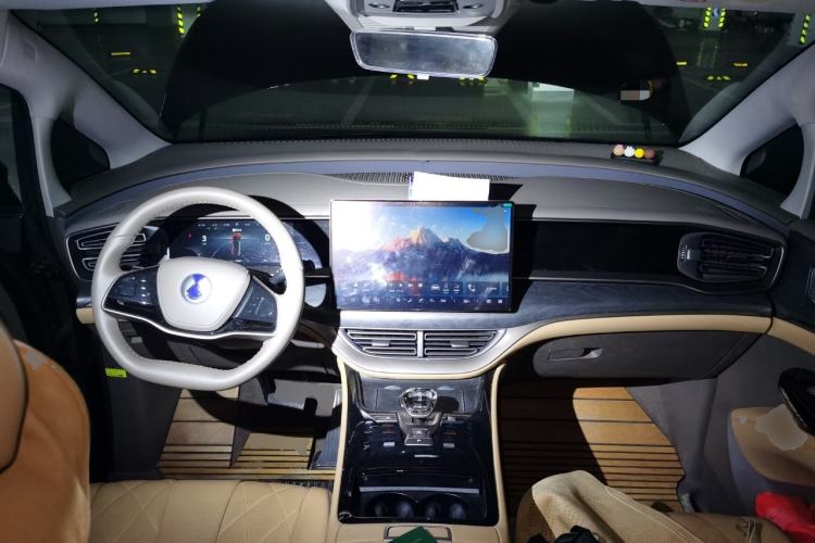 Used Denza D9 2022 DM-i 1040 Prestige Model
