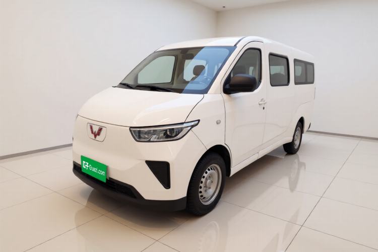 Used Wuling Yangguang 2024 300KM Comfort Version Passenger Van 75kW