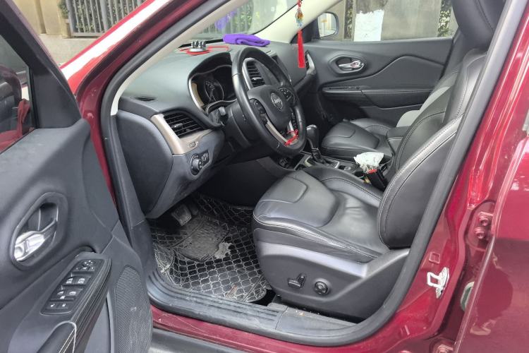 Used Jeep Cherokee 2016 2.4L Leading Edition Driver Seat