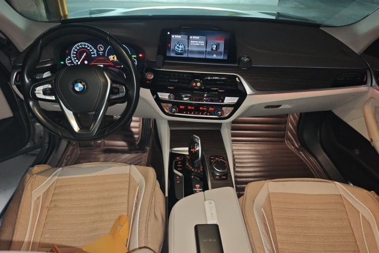 Used BMW 5 Series 2019 Facelifted 530Li Leading Edition Luxury Package Center Console