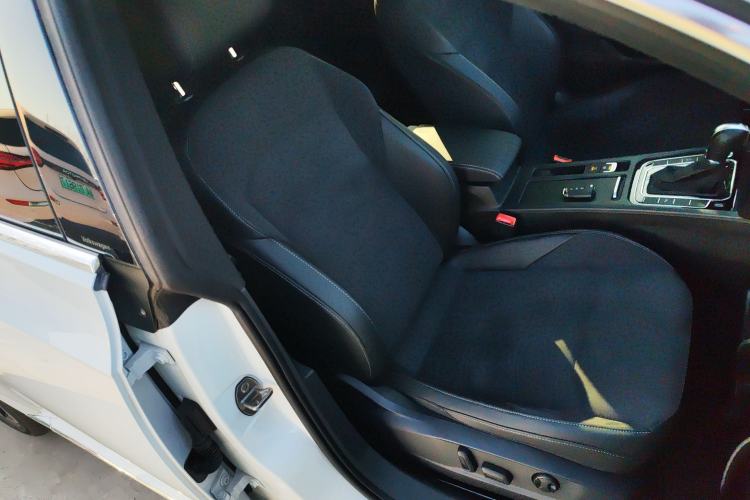 Used Volkswagen FAW-Volkswagen CC 2025 Model, Facelifted, 330TSI, Glamorous—Shared Edition Right Front Seat