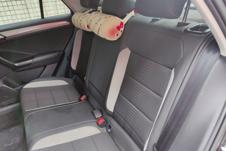 Used Volkswagen T-ROC 2019 230TSI DSG Two-Wheel-Drive Advanced Version China VI Standard Left Rear Seat