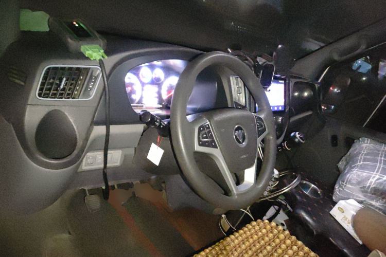 Used Foton Toano 2023 Cummins 2.8T Manual Jixiang Van Extended Wheelbase Mid-Roof Design Rear Dual Tires 3-Seater Configuration
