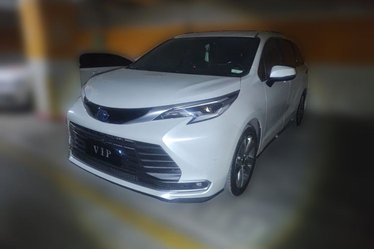 Used Toyota Sienna 2023 2.5L Hybrid Ultimate Edition