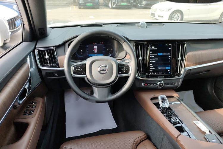 Used Volvo V90 2024 Cross Country B5 AWD Prestige Edition