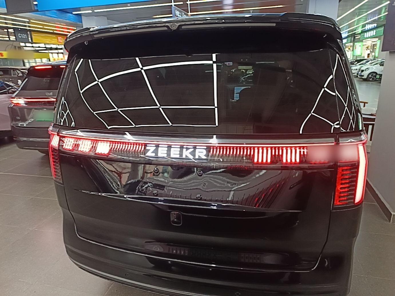 Zeekr 009 2024 7-Seater Walk-Through Version Four-Wheel Drive 108 kWh — снимка 5