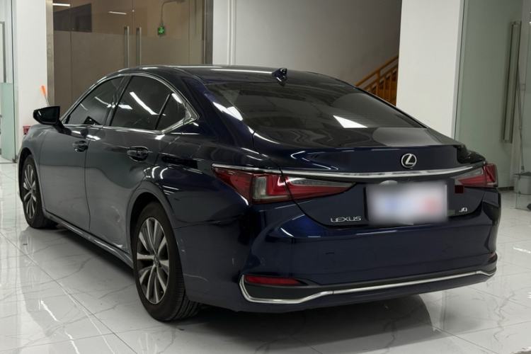 Used Lexus ES 2018 200 Excellence Edition China V Standard Exterior 3