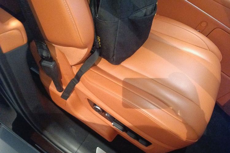 Used Hima AITO M9 2024 Range-Extended Ultra Version 42 kWh 6-Seater Model Right Front Seat