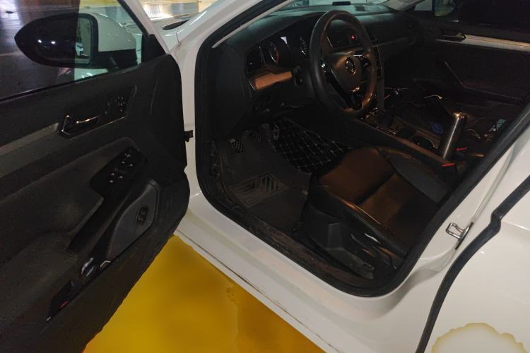 Used Volkswagen Lamando 2015 230TSI Manual Trend Edition
