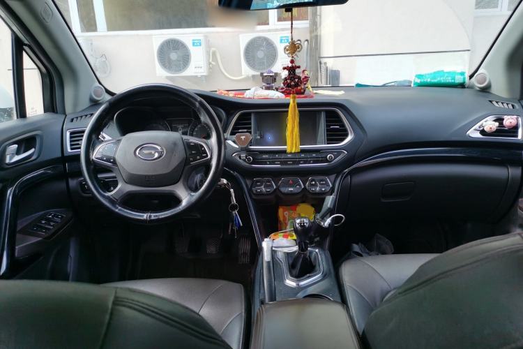 Used GAC Trumpchi GS4 2017 235T Manual Two-Wheel Drive Luxury Edition Center Console